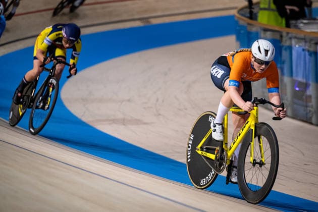WEISSER Lisa: DM Omnium 2025 - Frankfurt Oder WEISSER Lisa ( GER ) RK Endspurt 09 Cottbus Querformat - quer - horizontal - Landscape - Event Veranstaltung: DM Omnium 2025 - Deutsche Meisterschaft - Category Kategorie: Cycling - Track cycling, Rad, Radsport, Bahnrad, Bahn National Championship Omnium - Women U19 Juniors - Location Ort: Europe Germany - Brandenburg - Märkisch Oderland - Frankfurt Oder - Oderlandhalle - Discipline: Omnium Scratch 1. Race - Distance: 7,5 km - Date Datum: 20.12.2025 Saturday Day 2 -