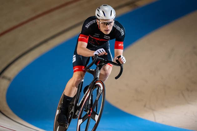 BIEBERLE Onno: DM Omnium 2025 - Frankfurt Oder BIEBERLE Onno ( GER ) RSC Cottbus Querformat - quer - horizontal - Landscape - Event Veranstaltung: DM Omnium 2025 - Deutsche Meisterschaft - Category Kategorie: Cycling - Track cycling, Rad, Radsport, Bahnrad, Bahn National Championship Omnium - Men U19 Juniors - Location Ort: Europe Germany - Brandenburg - Märkisch Oderland - Frankfurt Oder - Oderlandhalle - Discipline: Omnium Scratch 1. Race - Distance: 7,5 km - Date Datum: 20.12.2025 Saturday Day 2 -
