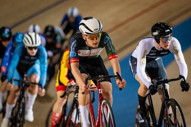 MÜLLER Hannes: DM Omnium 2025 - Frankfurt Oder MÜLLER Hannes ( GER ) RSC Cottbus Querformat - quer - horizontal - Landscape - Event Veranstaltung: DM Omnium 2025 - Deutsche Meisterschaft - Category Kategorie: Cycling - Track cycling, Rad, Radsport, Bahnrad, Bahn National Championship Omnium - Men U19 Juniors - Location Ort: Europe Germany - Brandenburg - Märkisch Oderland - Frankfurt Oder - Oderlandhalle - Discipline: Omnium Scratch 1. Race - Distance: 7,5 km - Date Datum: 20.12.2025 Saturday Day 2 -