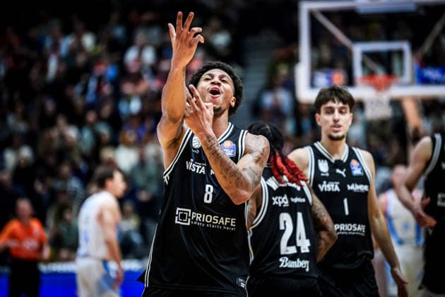easycredit BBL Basketball Bundesliga 2025 2026 11. Spieltag 20.12.2025 Science City Jena vs BMA365 Bamberg Baskets Demarcus Demonia (Bamberg) Jubelgeste, 3er, Portrait Sparkassen Arena