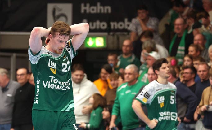 20.12.2025, Deutschland, Göppingen, Handball DAIKIN HBL, FRISCH AUF! Göppingen vs. SG Flensburg-Handewitt: Erik Persson (FAG) enttäuscht