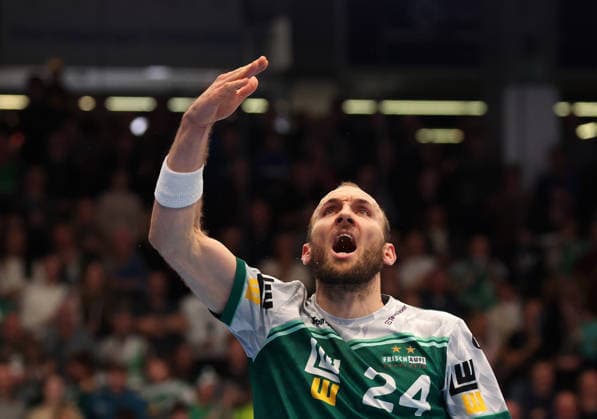 20.12.2025, Deutschland, Göppingen, Handball DAIKIN HBL, FRISCH AUF! Göppingen vs. SG Flensburg-Handewitt: Marcel Schiller (FAG) enttäuscht