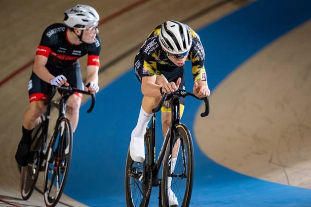 LOHMAR Mika: DM Omnium 2025 - Frankfurt Oder LOHMAR Mika ( GER ) VfR Büttgen 1912 Querformat - quer - horizontal - Landscape - Event Veranstaltung: DM Omnium 2025 - Deutsche Meisterschaft - Category Kategorie: Cycling - Track cycling, Rad, Radsport, Bahnrad, Bahn National Championship Omnium - Men U19 Juniors - Location Ort: Europe Germany - Brandenburg - Märkisch Oderland - Frankfurt Oder - Oderlandhalle - Discipline: Omnium Scratch 1. Race - Distance: 7,5 km - Date Datum: 20.12.2025 Saturday Day 2 -