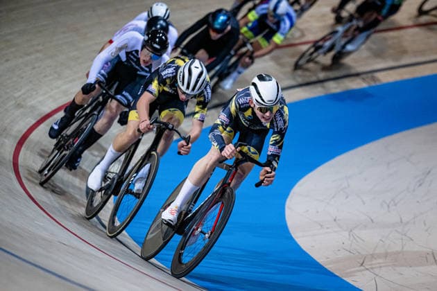 TRUMANN Kalle: DM Omnium 2025 - Frankfurt Oder TRUMANN Kalle ( GER ) VfR Büttgen 1912 Querformat - quer - horizontal - Landscape - Event Veranstaltung: DM Omnium 2025 - Deutsche Meisterschaft - Category Kategorie: Cycling - Track cycling, Rad, Radsport, Bahnrad, Bahn National Championship Omnium - Men U19 Juniors - Location Ort: Europe Germany - Brandenburg - Märkisch Oderland - Frankfurt Oder - Oderlandhalle - Discipline: Omnium Scratch 1. Race - Distance: 7,5 km - Date Datum: 20.12.2025 Saturday Day 2 -