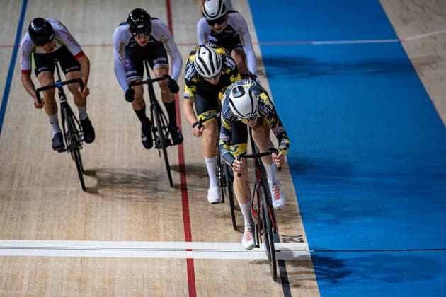 TRUMANN Kalle: DM Omnium 2025 - Frankfurt Oder TRUMANN Kalle ( GER ) VfR Büttgen 1912 Querformat - quer - horizontal - Landscape - Event Veranstaltung: DM Omnium 2025 - Deutsche Meisterschaft - Category Kategorie: Cycling - Track cycling, Rad, Radsport, Bahnrad, Bahn National Championship Omnium - Men U19 Juniors - Location Ort: Europe Germany - Brandenburg - Märkisch Oderland - Frankfurt Oder - Oderlandhalle - Discipline: Omnium Scratch 1. Race - Distance: 7,5 km - Date Datum: 20.12.2025 Saturday Day 2 -