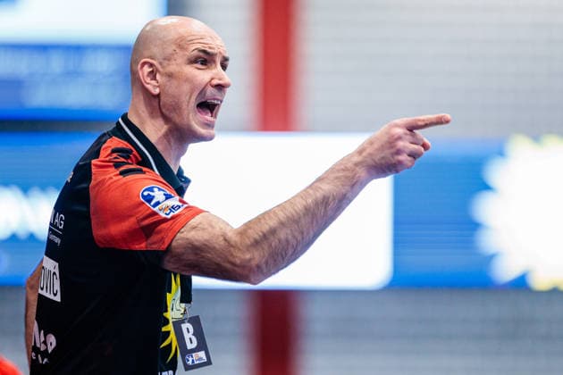 Davor Dominikovic (TuS N-Luebbecke, Trainer) gestikuliert GER, TuS N-Luebbecke vs. HSG Krefeld Niederrhein, Handball, 2. Bundesliga, 16. Spieltag, Spielzeit 2025 2026, 20.12.2025 GER, TuS N-Luebbecke vs. HSG Krefeld Niederrhein, Handball, 2. Bundesliga, 16. Spieltag, Spielzeit 2025 2026, 20.12.2025 Luebbecke Copyright: xEibner-Pressefoto JanxRollingerx EP_JSK