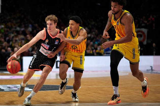 Tobias Jensen (Ratiopharm Ulm, 07), Jack Kayil (Alba Berlin, 07), Norris Agbakoko (Alba Berlin, 17), GER, ALBA Berlin vs. Ratiopharm Ulm, Basketball Herren, easy Credit BBL, Saison 2025 2026, 11. Spieltag, 20.12.2025 GER, ALBA Berlin vs. Ratiopharm Ulm, Basketball Herren, easy Credit BBL, Saison 2025 2026, 11. Spieltag, 20.12.2025 Berlin