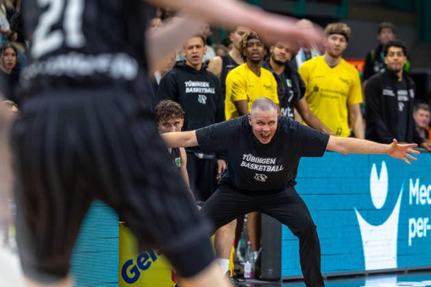 Henrik Sonko (Tigers Tuebingen, Head Coach) aufgeregt, laut, rufen, GER, BBC Bayreuth vs. Tigers Tuebingen, Basketball, BARMER 2. Bundesliga Bundesliga, Pro A, Saison 2025 2026, 13. Spieltag, 20.12.2025 GER, BBC Bayreuth vs. Tigers Tuebingen, Basketball, BARMER 2. Bundesliga Bundesliga, Pro A, Saison 2025 2026, 13. Spieltag, 20.12.2025 Bayreuth Copyright: xEibner-Pressefoto ArdanxFuessmanx EP_AFN
