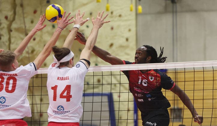 Ludwigsburg , Volleyball Bundesliga , Barock Volleys MTV Ludwigsburg vs. SV Warnemünde , rechts: Nyherowo Omene ( Lubu )