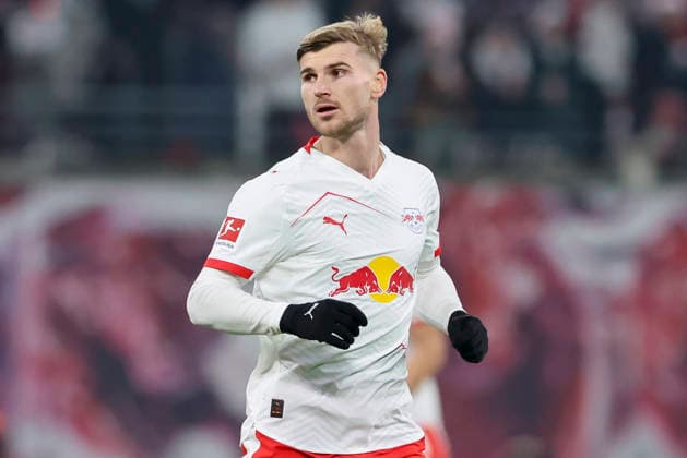 Timo Werner (RB Leipzig) schaut, Bundesliga, RB Leipzig v Bayer 04 Leverkusen, Red Bull Arena am 20. December 2025 in Leipzig, Deutschland. (Foto von Marco Steinbrenner DeFodi Images) Timo Werner (RB Leipzig) looks on, Bundesliga, RB Leipzig v Bayer 04 Leverkusen, Red Bull Arena, December 20, 2025 in Leipzig, Germany. (Photo by Marco Steinbrenner DeFodi Images) DFL regulations prohibit any use of photographs as image sequences and or quasi-video. -