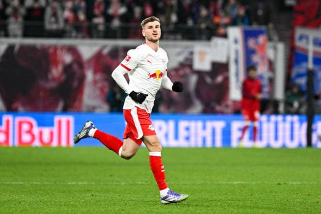 Fußball I Herren I Saison 2025-2026 I Bundesliga I 15. Spieltag I RB Leipzig - Bayer 04 Leverkusen I 20.12.2025 Timo Werner (36, RB Leipzig) wird unter frenetischen Beifall ins Spiel eingewechselt Freisteller, Nahaufnahme, Porträt, Portrait, Einzelfoto, Einzelbild, Körper Leipzig Red Bull Arena Sachsen Deutschland Copyright: xLobeca InesxHähnelx
