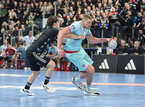 20.12.2025 - Handball - 1. Bundesliga DAIKIN HBL - Saison 2025 2026 - 18. Spieltag: HC Erlangen Metropolregion Nürnberg HCE - MT Melsungen - DaMa - xdaxmax - Tobias Buck (39, HC Erlangen HCE ) Dainis Kristopans (10, MT Melsungen )