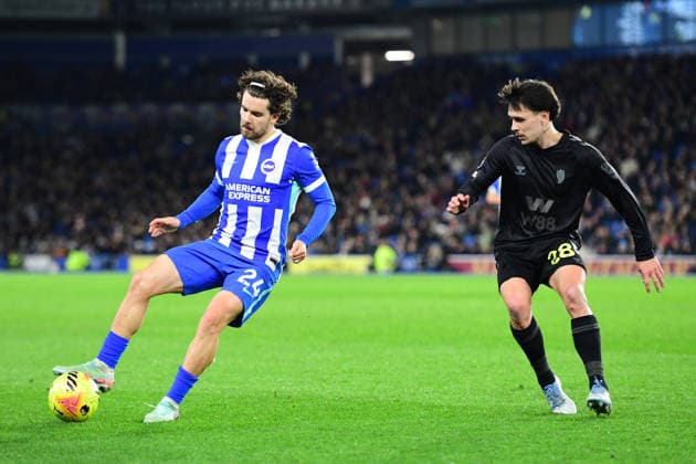 Brighton and Hove Albion v Sunderland, Premier League Ferdi KadÄ±oÄülu Defender of Brighton and Hove Albion controls the ball under pressure from Enzo Le Fee Midfielder of Sunderland during the Premier League match between Brighton and Hove Albion and Sunderland at the American Express Stadium, Brighton and Hove, England on 20 December 2025. Brighton and Hove American Express Stadium East Sussex UK Editorial use only DataCo restrictions apply See www.football-dataco.com , Copyright: xJeffxMoodx PSI-23454-0070