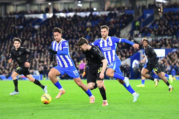 Brighton and Hove Albion v Sunderland, Premier League Charalampos Kostoulas Forward of Brighton and Hove Albion and Trai Hume Defender of Sunderland in action watched on by Joel Veltman Defender of Brighton and Hove Albion during the Premier League match between Brighton and Hove Albion and Sunderland at the American Express Stadium, Brighton and Hove, England on 20 December 2025. Brighton and Hove American Express Stadium East Sussex UK Editorial use only DataCo restrictions apply See www.football-dataco.com , Copyright: xJeffxMoodx PSI-23454-0073