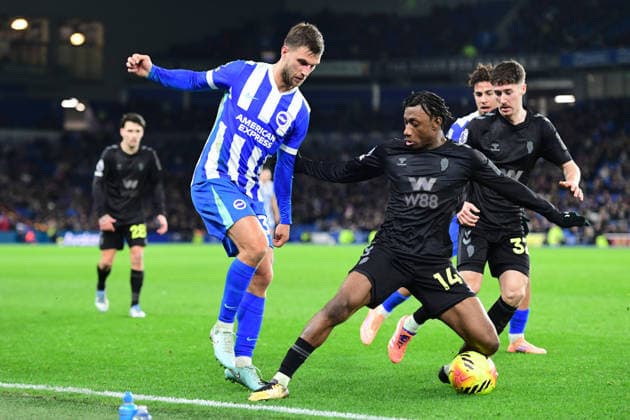 Brighton and Hove Albion v Sunderland, Premier League Joel Veltman Defender of Brighton and Hove Albion and Romaine Mundle Forward of Sunderland in action during the Premier League match between Brighton and Hove Albion and Sunderland at the American Express Stadium, Brighton and Hove, England on 20 December 2025. Brighton and Hove American Express Stadium East Sussex UK Editorial use only DataCo restrictions apply See www.football-dataco.com , Copyright: xJeffxMoodx PSI-23454-0075