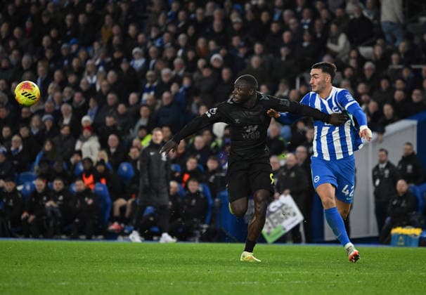 Brian Brobbey of Sunderland holds off Diego Coppola of Brighton during the Premier League match between Brighton and Hove Albion and Sunderland at the American Express Stadium, Brighton UK - Saturday 20th December 2025 Brighton v Sunderland Premier League Football, Amex Stadium, Sussex, UK - 20 Dec 2025Brighton Amex Stadium Sussex United Kingdom Editorial use only. No merchandising. For Football images FA and Premier League restrictions apply inc. no internet mobile usage without FAPL license - for details contact Football Dataco  Copyright: xLizxFinlayson TPI Shutterstockx 16159610bl