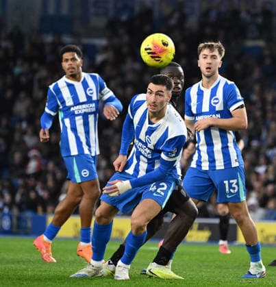 Diego Coppola of Brighton gets in a defensive header during the Premier League match between Brighton and Hove Albion and Sunderland at the American Express Stadium, Brighton UK - Saturday 20th December 2025 Brighton v Sunderland Premier League Football, Amex Stadium, Sussex, UK - 20 Dec 2025Brighton Amex Stadium Sussex United Kingdom Editorial use only. No merchandising. For Football images FA and Premier League restrictions apply inc. no internet mobile usage without FAPL license - for details contact Football Dataco  Copyright: xLizxFinlayson TPI Shutterstockx 16159610bd