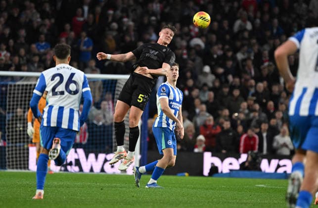 Dan Ballard of Sunderland up first for the ball during the Premier League match between Brighton and Hove Albion and Sunderland at the American Express Stadium, Brighton UK - Saturday 20th December 2025 Brighton v Sunderland Premier League Football, Amex Stadium, Sussex, UK - 20 Dec 2025Brighton Amex Stadium Sussex United Kingdom Editorial use only. No merchandising. For Football images FA and Premier League restrictions apply inc. no internet mobile usage without FAPL license - for details contact Football Dataco  Copyright: xLizxFinlayson TPI Shutterstockx 16159610bf