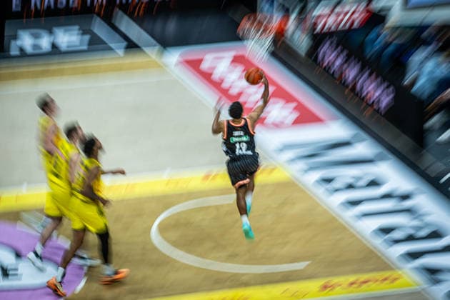 Basketball Berlin 20.12.2025 Saison 2025 2026 EasyCredit BBL 1. Bundesliga Männer, Herren Alba Berlin - ratiopharm Ulm Mark Smith (Ulm, No.13)