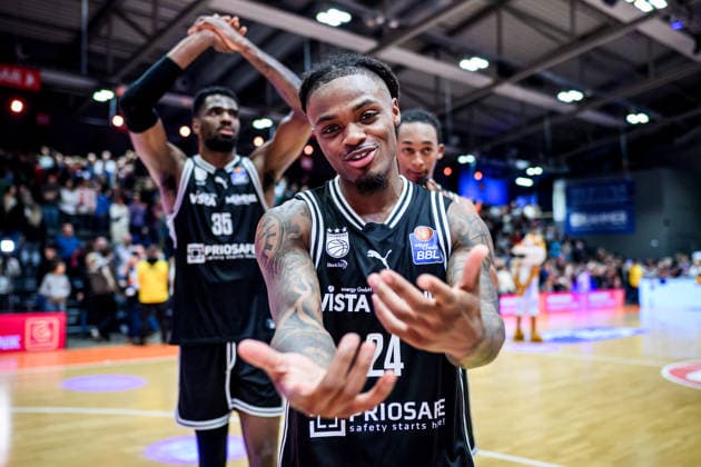 easycredit BBL Basketball Bundesliga 2025 2026 11. Spieltag 20.12.2025 Science City Jena vs BMA365 Bamberg Baskets Bambergs Topscorer Cobe Williams zufrieden nach dem Sieg, Portrait Sparkassen Arena