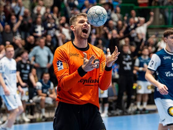 Christopher Rudeck (Bergischer HC, 01) freut sich und jubelt, weil er den Ball halten konnte Bergischer HC vs. TBV Lemgo Lippe, Handball, 1. Bundesliga, 18. Spieltag, Saison 2025 2026, 20.12.2025 Bergischer HC vs. TBV Lemgo Lippe, Handball, 1. Bundesliga, 18. Spieltag, Saison 2025 2026, 20.12.2025 Wuppertal Copyright: xEibner-Pressefoto DamianxKruczynx EP_DKI