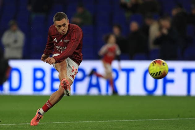 20th December 2025; Hill Dickinson Stadium, Liverpool, England; Premier League Football, Everton versus Arsenal; Leandro Trossard of Arsenal shoots at goal during the pre match warm up  DavidxBlunsden