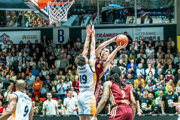 Chemnitz, Deutschland 20. Dezember 2025: 1.BBL - 2025 2026 - Niners Chemnitz vs. Rostock Seawolves Im Bild: Copyright: xFotostandx xNachtigallx