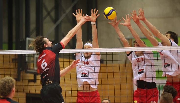 Ludwigsburg , Volleyball Bundesliga , Barock Volleys MTV Ludwigsburg vs. SV Warnemünde , links: Ben-Simon Bonin ( Ludwigsburg )