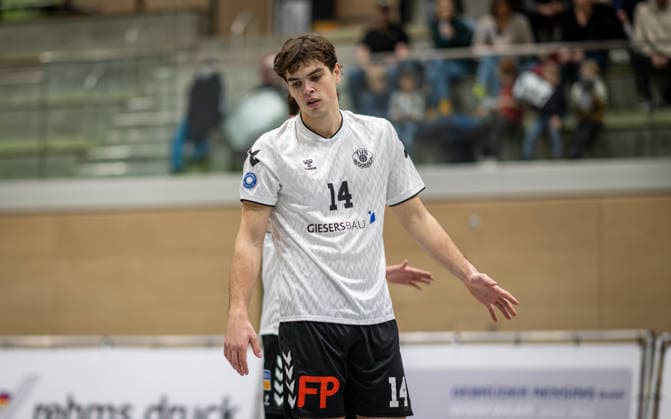 Volleyball, Saison 2025 2026, 2. Bundesliga Bord, 20.12.2025, 12. Spieltag, Herren, TuB Bocholt (weiss) vs. PSV Neustrelitz (grau) Bohdan Velychko (TuB Bocholt), Bocholt Sporthalle West Nordrhein-Westfalen Deutschland