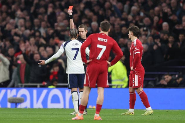 Tottenham Hotspur v Liverpool 20 December 2025 London - Premier League football - Tottenham Hotspur v Liverpool - Xavi Simons of Tottenham Hotspur is shown the red card bey referee John Brooks - (Photo by Mark Leech). London UK Copyright: xMarkxLeechxOffside