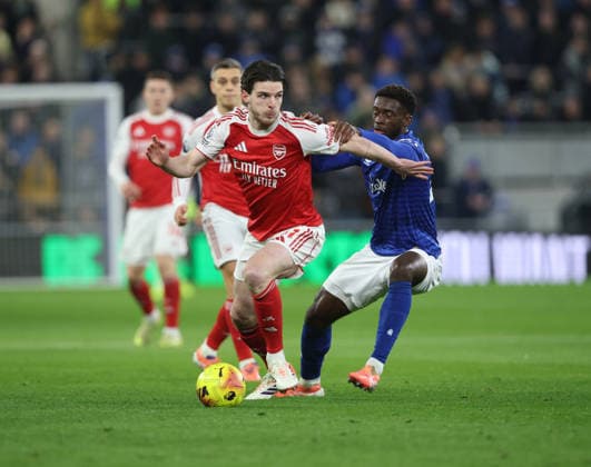 20.12.2024 Everton v Arsenal Premier League, Hill Dickinson Stadium, Liverpool Times Photographer Bradley Ormesher. 20.12.2024 Everton v Arsenal Premier League, Hill Dickinson Stadium, Liverpool Declan Rice of Arsenal and Tim Iroegbunam of Everton in action during tonights game Times Photographer Bradley Ormesher.  Copyright: xBradleyxOrmesherx NINTCHDBPICT001047050524