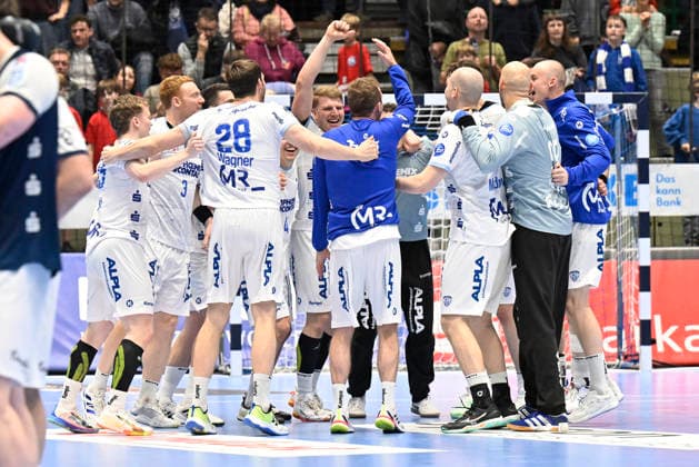 DAIKIN 1.Handball - Bundesliga - 25 26 - 18. Spieltag: Bergischer HC - TBV Lemgo Lippe am 20.12.2025 in der Uni-Halle in Wuppertal Lemgos Spieler freuen sich über den sieg