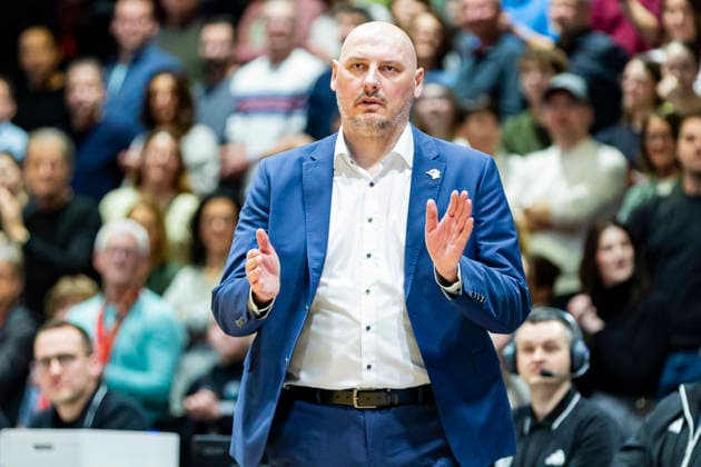 20.12.2025, xomx, Basketball easyCredit BBL Bundesliga, NINERS Chemnitz - Rostock Seawolves v.l. Przemyslaw Frasunkiewick (ROSTOCK SEAWOLVES Headcoach). Portrait, Portraet, Chemnitz