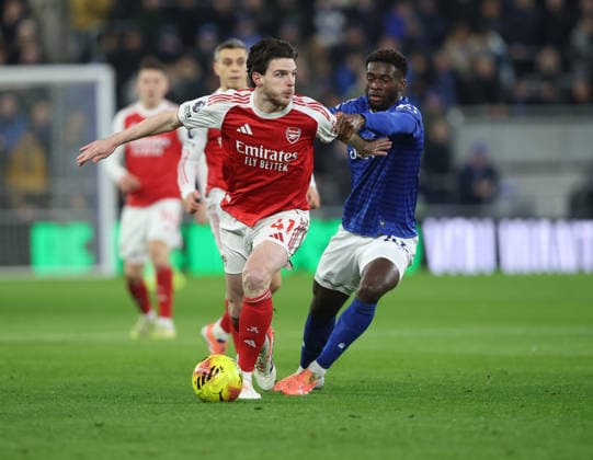 20.12.2024 Everton v Arsenal Premier League, Hill Dickinson Stadium, Liverpool Times Photographer Bradley Ormesher. 20.12.2024 Everton v Arsenal Premier League, Hill Dickinson Stadium, Liverpool Declan Rice of Arsenal and Tim Iroegbunam of Everton in action during tonights game Times Photographer Bradley Ormesher.  Copyright: xBradleyxOrmesherx NINTCHDBPICT001047050561