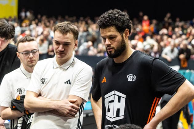 GER, easy-Credit Basketball-Bundesliga, Niners Chemnitz - Rostock Seawolves. 20.12.2025, Messe, Chemnitz, GER, easy-Credit Basketball-Bundesliga, Niners Chemnitz - Rostock Seawolves. Jordan Schakel (Niners Chemnitz, 8) Foto Alexander Trienitz Chemnitz Messe Sachsen Deutschland