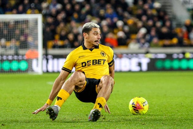 Andre (7 Wolves) slips during the Premier League football match between Wolverhampton Wanderers and Brentford at Molineux stadium in Wolverhampton, England Copyright: xNataliexMincher SPPx Sportspressphoto_SPR75626
