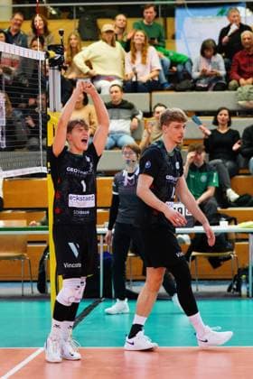 Spielszene mit Jakub Klajmon (15; TSV Haching München) und Oliver Wachtel (1; TSV Haching München) Spielszene mit Jakub Klajmon (15; TSV Haching München) und Oliver Wachtel (1; TSV Haching München)