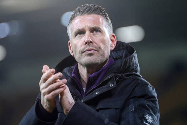 Wolves manager Rob Edwards at full time of the Premier League football match between Wolverhampton Wanderers and Brentford at Molineux stadium in Wolverhampton, England Copyright: xNataliexMincher SPPx Sportspressphoto_SPR75632