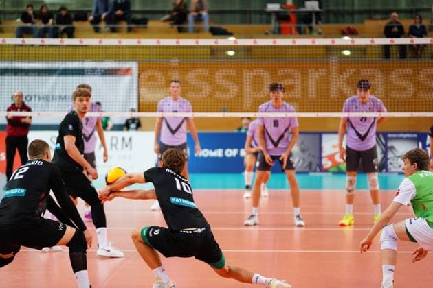 Spielszene mit Jakub Klajmon (15; TSV Haching München) Spielszene mit Jakub Klajmon (15; TSV Haching München)