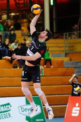 Yoan David (7; TSV Haching München) beim Aufschlag Yoan David (7; TSV Haching München) beim Aufschlag