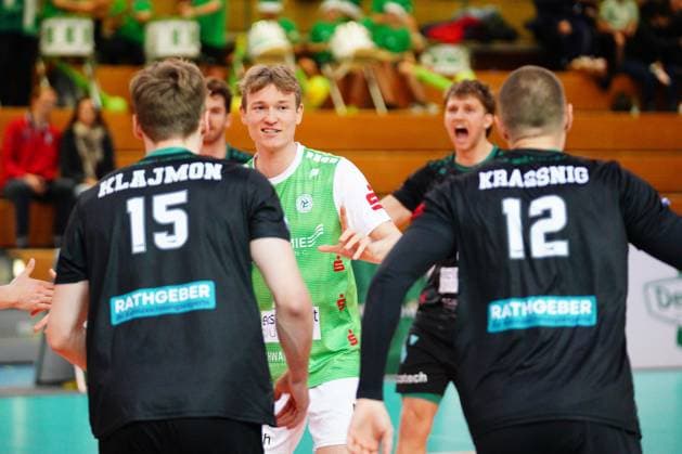Spielszene mit Florian Krenkel (5; TSV Haching München) und Patrick Rupprecht (10; TSV Haching München) Florian Krenkel (5; TSV Haching München) und Patrick Rupprecht (10; TSV Haching München) in Aktion