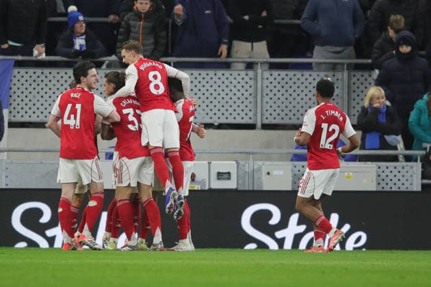 Everton v Arsenal, Premier League Viktor Gyökeres of Arsenal celebrates scoring their first goal with team mates during the Premier League match between Everton and Arsenal at Hill Dickinson Stadium, Liverpool, England on 20 December 2025. Liverpool Hill Dickinson Stadium Merseyside UK Editorial use only DataCo restrictions apply See www.football-dataco.com , Copyright: xAlunxRobertsx PSI-23456-0036