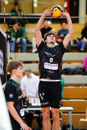 Spielszene mit Matti Burmann (8; TSV Haching München) und Oliver Wachtel (1; TSV Haching München) Matti Burmann (8; TSV Haching München) und Oliver Wachtel (1; TSV Haching München) in Aktion