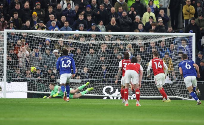 20.12.2024 Everton v Arsenal Premier League, Hill Dickinson Stadium, Liverpool Times Photographer Bradley Ormesher. 20.12.2024 Everton v Arsenal Premier League, Hill Dickinson Stadium, Liverpool Viktor Gyokeres of Arsenal. Scores from the penalty spot 0-1 Times Photographer Bradley Ormesher.  Copyright: xBradleyxOrmesherx NINTCHDBPICT001047055263
