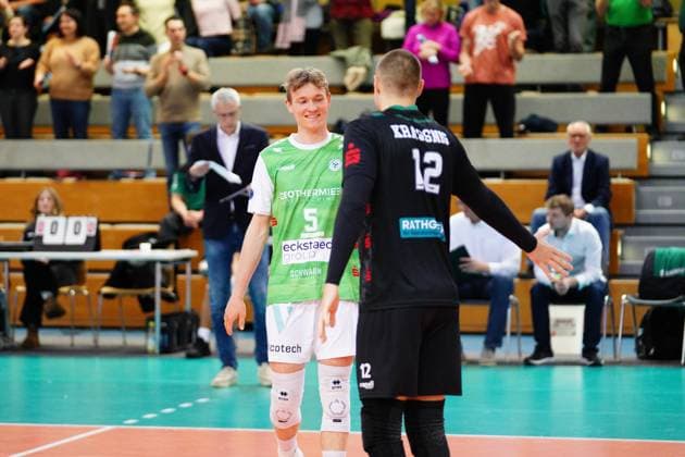 Spielszene mit Florian Krenkel (5; TSV Haching München) Florian Krenkel (5; TSV Haching München) in Aktion