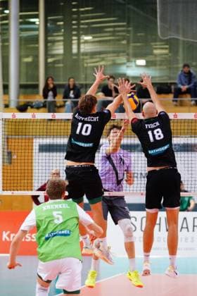 Spielszene mit Patrick Rupprecht (10; TSV Haching München), Iven Fietje Ferch (18; TSV Haching München) und Florian Krenkel (5; TSV Haching München) Spielszene mit Patrick Rupprecht (10; TSV Haching München), Iven Fietje Ferch (18; TSV Haching München) und Florian Krenkel (5; TSV Haching München)