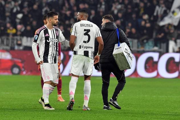 Foto IPP Massimo Rana Torino 20-12-2025 Calcio Campionato di Serie A 2025 2026 Juventus-Roma nella foto Edon Zhegrova e gleison bremer Italy Photo Press - World Copyright italy ITALY  Copyright: xR4924_italyphotopressx