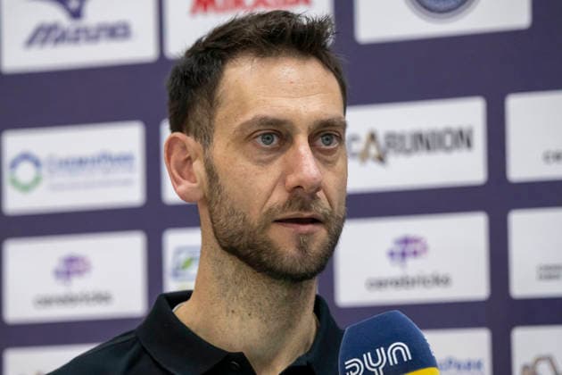 1.Volleyball Bundesliga -Saison 2025 2026 Cerebricks Volley Goats Mitteldeutschland vs.SWD Powervolleys Düren Halle, Deutschland 20. Dezember 2025: Im Bild:Trainer Christian Imhoff (Bitterfeld) Halle Saale swh.Arena Sachsen-Anhalt Deutschland