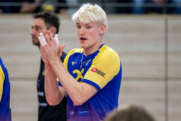 1.Volleyball Bundesliga -Saison 2025 2026 Cerebricks Volley Goats Mitteldeutschland vs.SWD Powervolleys Düren Halle, Deutschland 20. Dezember 2025: Im Bild:Samuel Schellenberg (Bitterfeld) Gestik, Geste, gestikuliert, Halle Saale swh.Arena Sachsen-Anhalt Deutschland