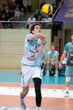 1.Volleyball Bundesliga -Saison 2025 2026 Cerebricks Volley Goats Mitteldeutschland vs.SWD Powervolleys Düren Halle, Deutschland 20. Dezember 2025: Im Bild:Robin Baghdady (Dueren) Halle Saale swh.Arena Sachsen-Anhalt Deutschland